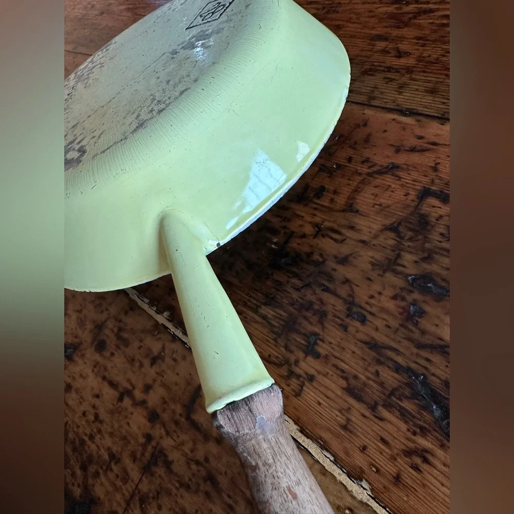Vintage 50s/60s LeCreuset wooden handle enamel cast iron pan, yellow 28